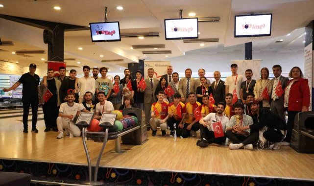 İzmitli gençler Bowling Turnuvası'nda 19 Mayıs coşkusu yaşadı