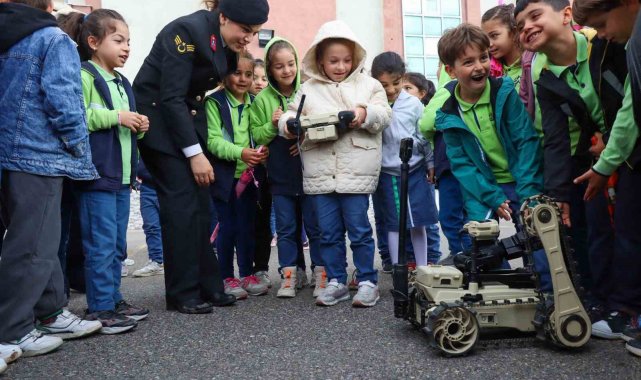 Jandarmadan ortaokul öğrencilerine etkinlik