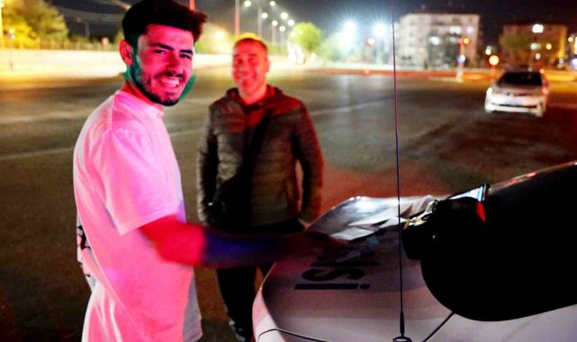 Kamerayı görünce gülümsedi, cezayı yiyince "Hayırlı olsun" dedi