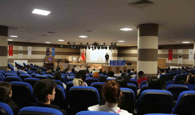 Karabük Üniversitesi'nde "Kariyer Konuşmaları" devam ediyor