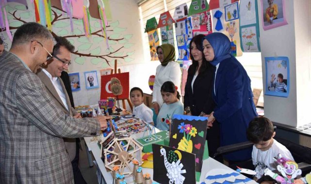 Karapınar'da özel öğrenciler ve öğretmenlerinin yılsonu sergisi açıldı