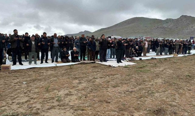 Karapınar'da yağan yağmurlar için şükür duası yapıldı