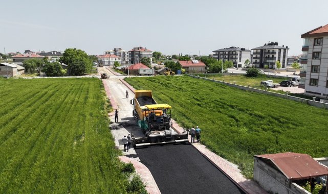 Karatay'da asfalt seferberliği sürüyor