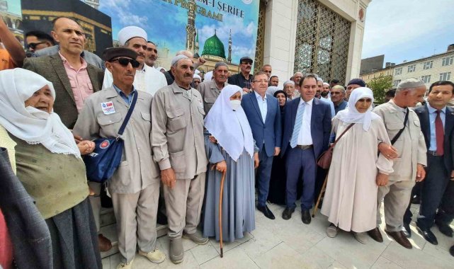 Kars'tan hacı adayları kutsal topraklara uğurlandı