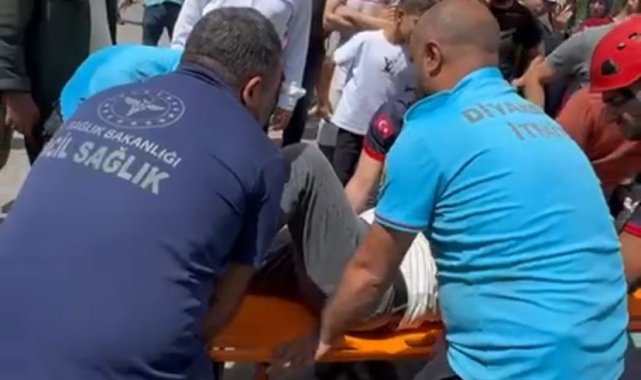 Kazada otomobilde sıkışan şahıs itfaiye ekiplerince çıkartıldı