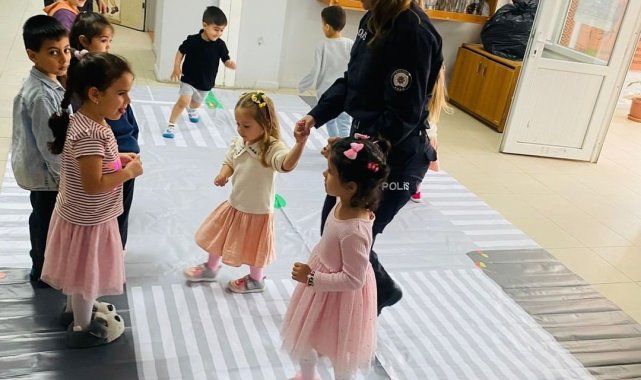 Kırklareli'nde polis ekiplerinden öğrencilere trafik eğitimi