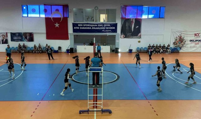 Kızlar voleybolda kazanan Muratlı