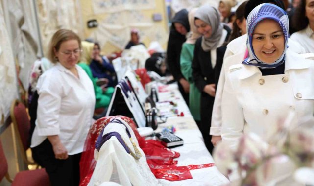 Kocasinan Akademi'den Anneler Günü'ne özel göz kamaştıran sergi