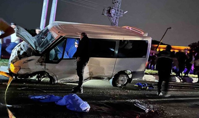 Kontrolden çıkan minibüs orta refüje çarparak savruldu: 1 ölü