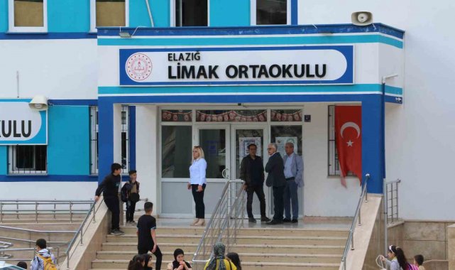 Kopya çekerken yakalanan öğrenci öğretmenini bıçakladı