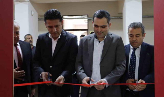 Kozan'da Şehit Suat Ocak İlkokulu'nda robotik kodlama sınıfı açıldı.
