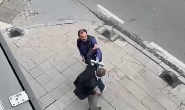 Küçükçekmece'de sokak ortasında kavga