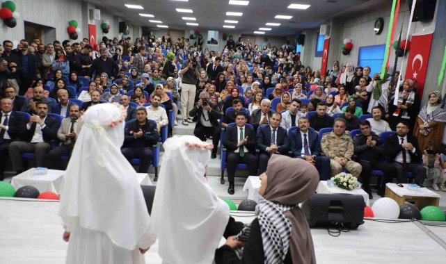 Kur'an kursu minikleri hünerlerini sergiledi