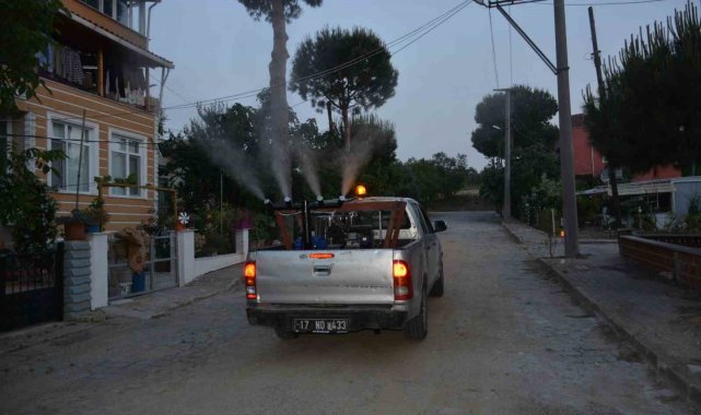 Lapseki Belediyesi sinek ve haşerelere karşı ilaçlama çalışmalarına başladı