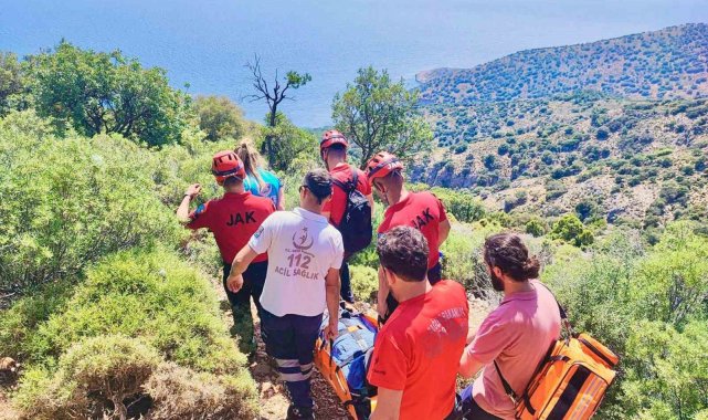 Likya yolunda ayağı kırılan Avusturyalı turisti JAK timi kurtardı