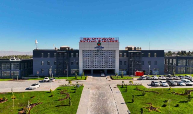 Malatya'da kayısı ticaret merkezi yeni alanına kavuştu