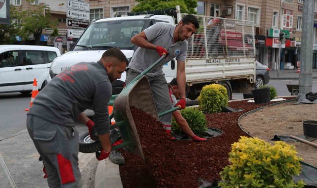 Melikgazi'de kavşaklar güzelleşiyor