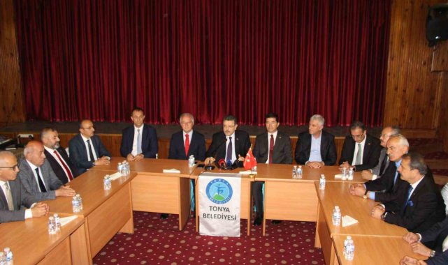 Memurları tarafından darp edilen Tonya Belediye Başkanı Beşel'e başkanlardan destek