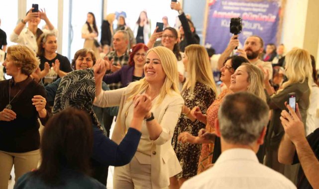 Merkezefendi Alzheimer Yaşam Merkezi'ndeki büyüklerin Anneler Günü kutlandı