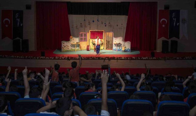 Mersin'de çocuklar tiyatro ile buluşuyor