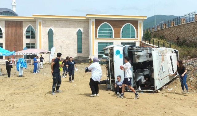 MEÜ'lü öğrenciler Ulusal Tralli Travma Rallisi'nde üçüncü oldu
