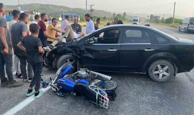 Motosiklet ile otomobil çarpıştı: 1 Yaralı