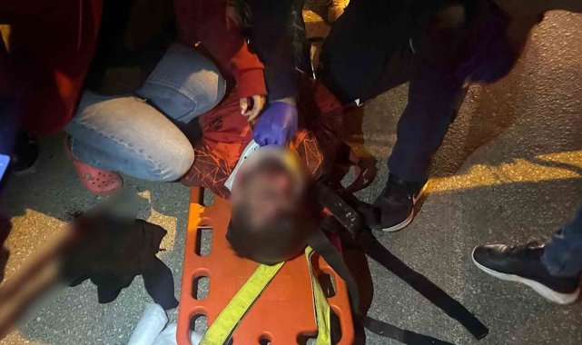 Motosikletle otomobil çarpıştı: 1 ağır yaralı