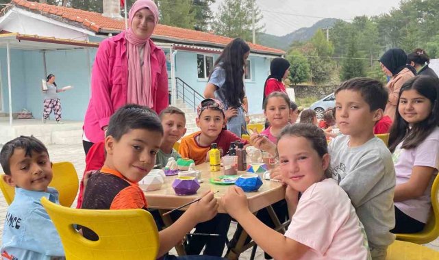 Muğla'da gönüllü gençlerden geleneksel çocuk oyunları etkinliği
