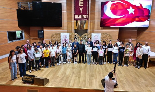 MÜZSAN organizasyonu ile bağlama öğrenen depremzede kursiyerlere sertifika verildi
