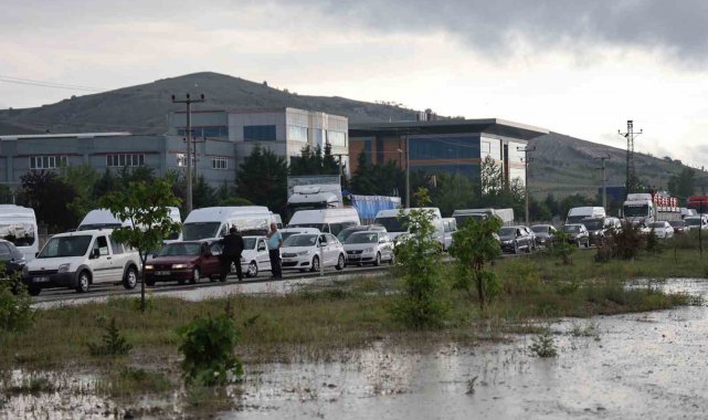 Nevşehir'de sağanak yağış ulaşımı olumsuz etkiledi