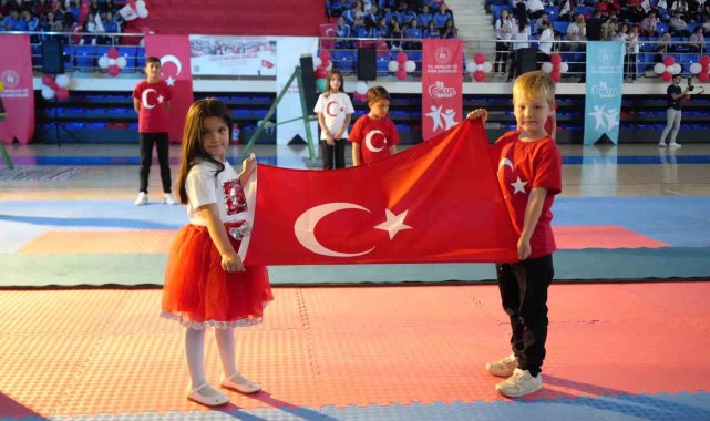 Niğde'de 19 Mayıs Gençlik ve Spor Bayramı Düzenlenen Programla Kutlandı