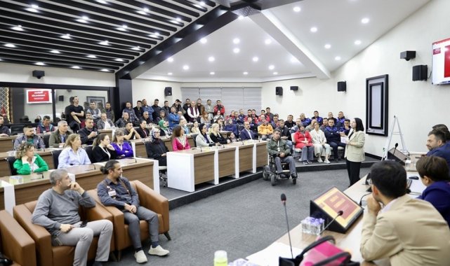 Niğde'de Belediye Personeline "Diksiyon Ve Etkili İletişim" Semineri