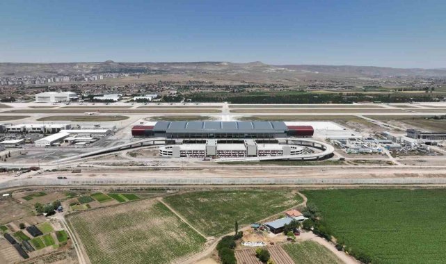 Nisan'da Kayseri Havalimanı'nda 215 bin 236 yolcuya hizmet verildi