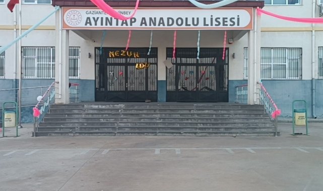 Okuldaki mezuniyet kutlamasında helyum gazlı balon patladı: 8 yaralı