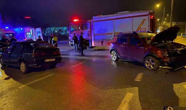 Ordu'da 2 otomobilin çarpıştığı kazada 1'i ağır 5 kişi yaralandı