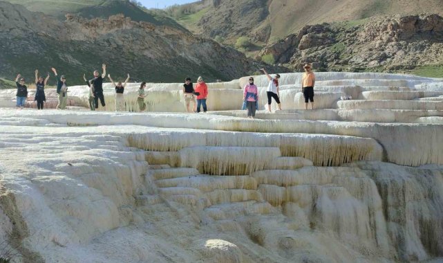 Pamukkale değil Başkale travertenleri