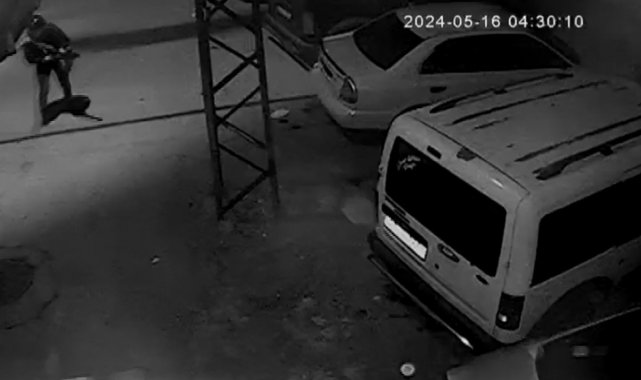Park halindeki araç önce kundaklandı, sonra kurşun yağmuruna tutuldu