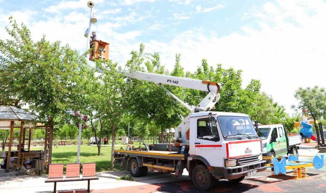Parklar güzelleştiriliyor