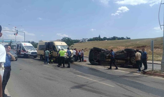 Pikap ile yolcu minibüsü çarpıştı: 1 yaralı