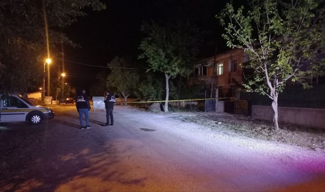 Polis memuru tartıştığı komşusunu öldürdü