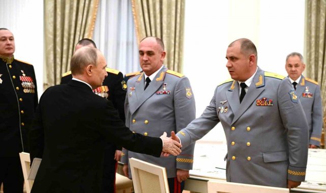 Putin: "Askerlerimizin üstünde sinek gibi insansız hava araçları uçuyor"