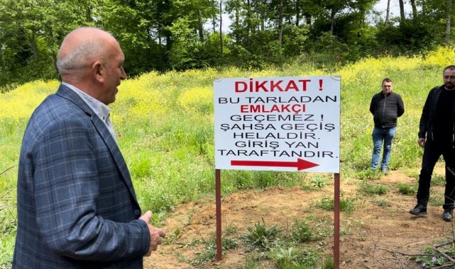 "Tarlasını yola çevirenlere" kızdı, tabelayı dikti