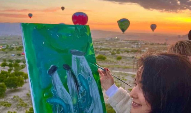 Ressam Sevil Duru, balonda Kapadokya'yı resmetti