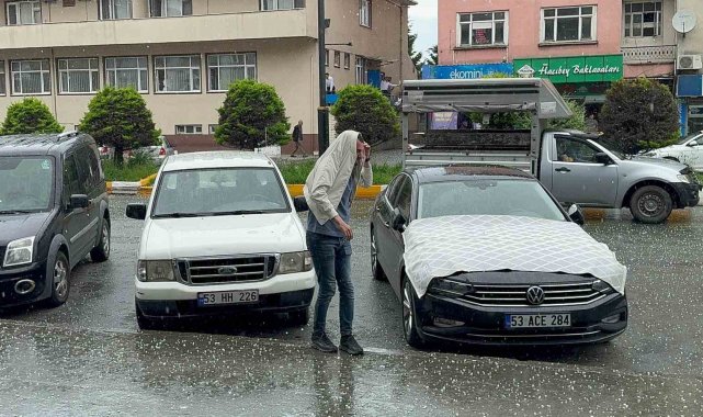 Rize'de dolu yağışı