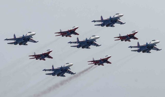 Rus ordusundan Nazilere karşı zaferin 79'uncu yıl dönümünde gövde gösterisi