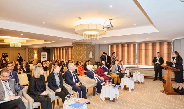 Şahin, Koruyucu Aile Hizmeti Eğitim Çalıştay'ına katıldı