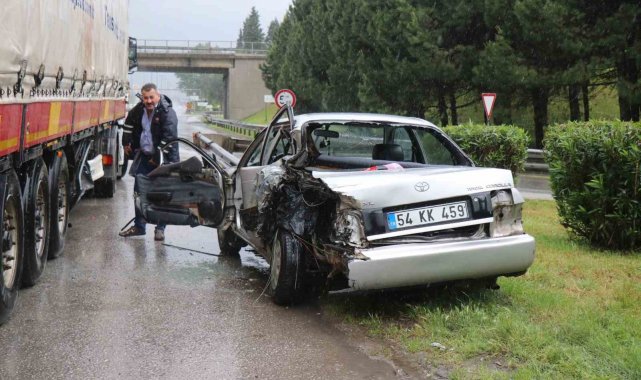 Sapağı kaçıran otomobil geri gelirken faciaya yol açıyordu: 2 yaralı