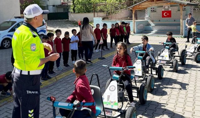 Şaphane'de öğrencilere trafik eğitimi