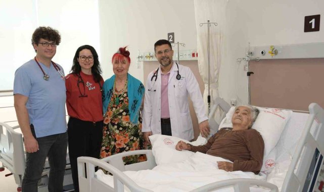 Şehir Hastanesi'nde ''TAVI'' girişimsel tedavi yöntemi ile hastanın kalbine yeni bir kalp kapağı yerleştirildi