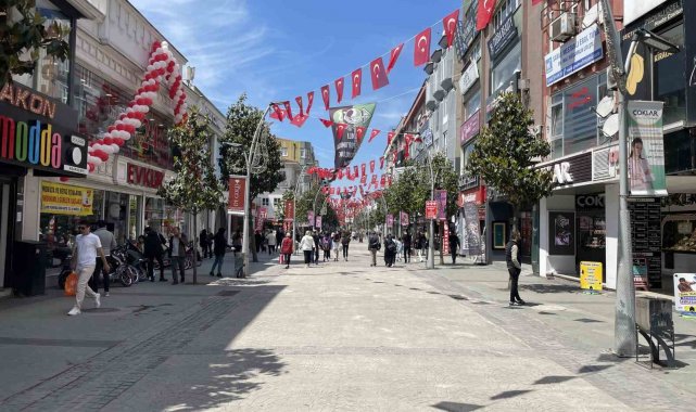 Şehrin en işlek caddesi boks ringine döndü: O anlar kamerada